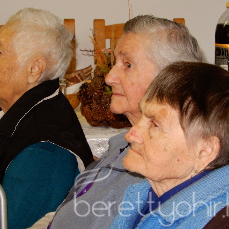 A szépkorúakat köszöntötték 30